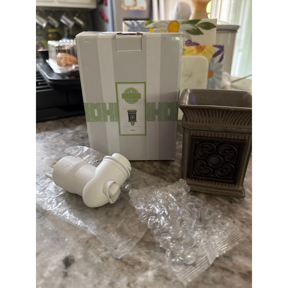 Scentsy Jane Plug in Wall Scentsy Warmer used Retired 2023